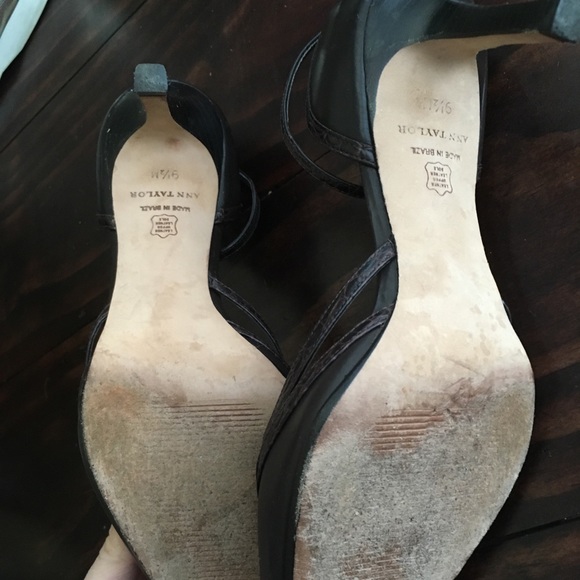 Ann Taylor chocolate brown shoe - Picture 3 of 4